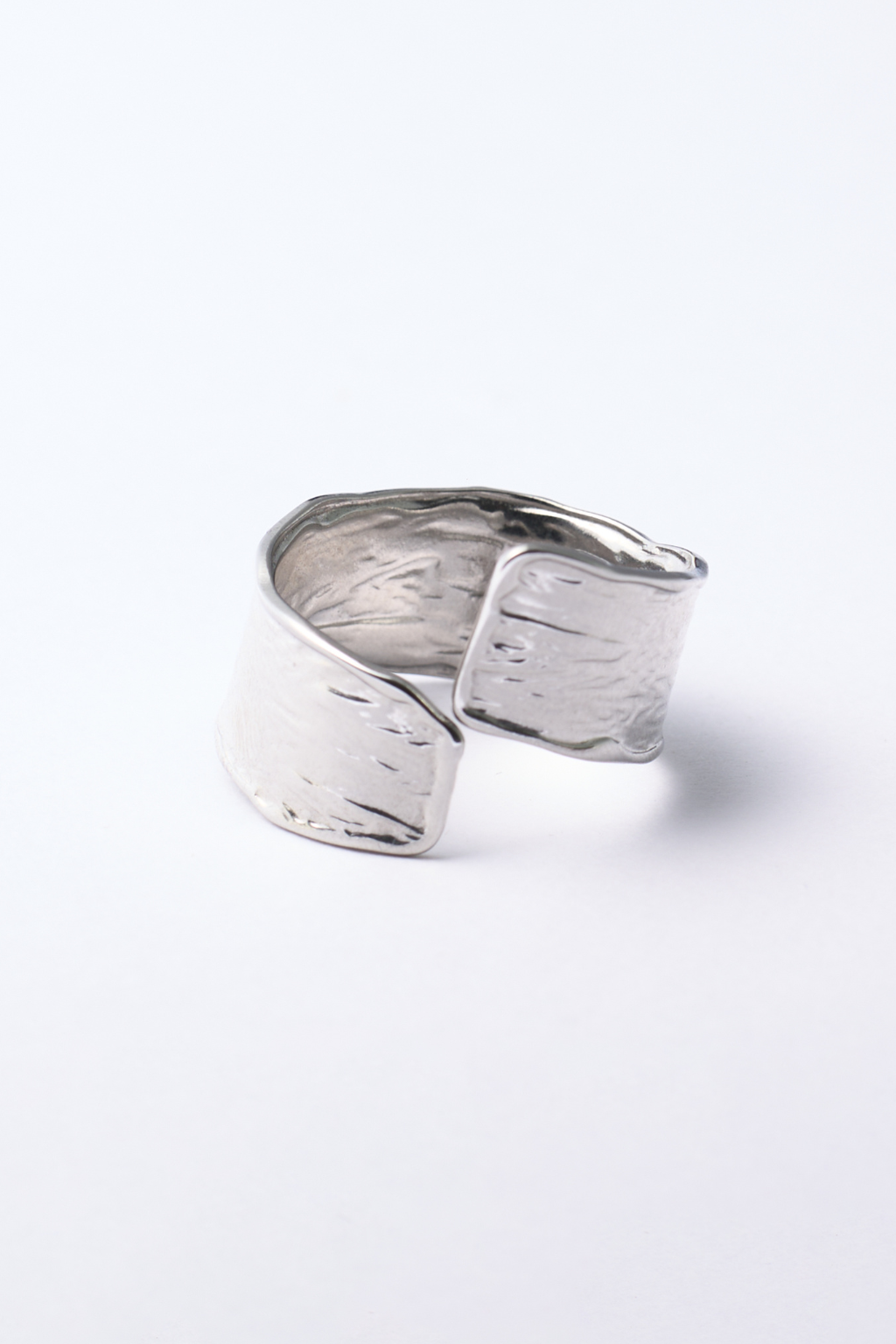 Silver texture ring, sweatproof and hypoallergenic, suitable for active lifestyles