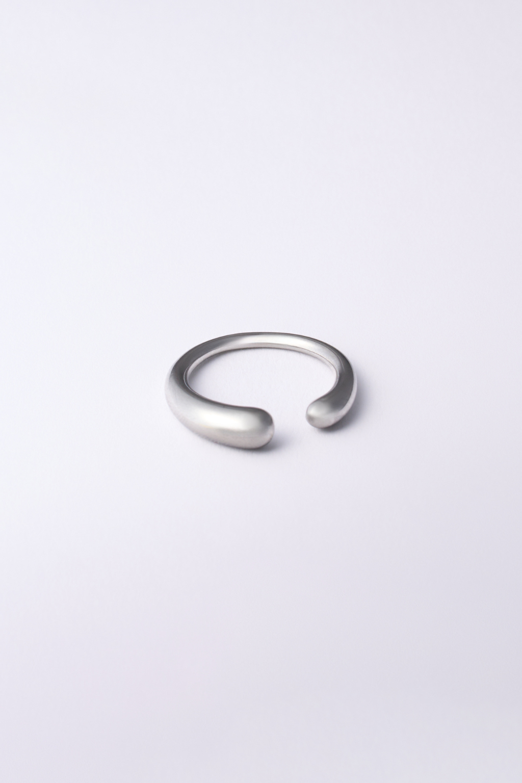 Silver Wickham ring, sweatproof and hypoallergenic, suitable for daily activities
