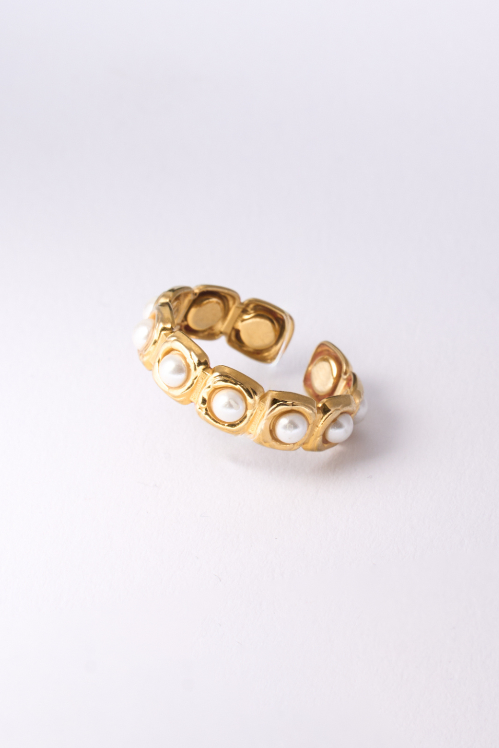 Gold pearl ring, waterproof and tarnish-resistant, ideal for daily activities
