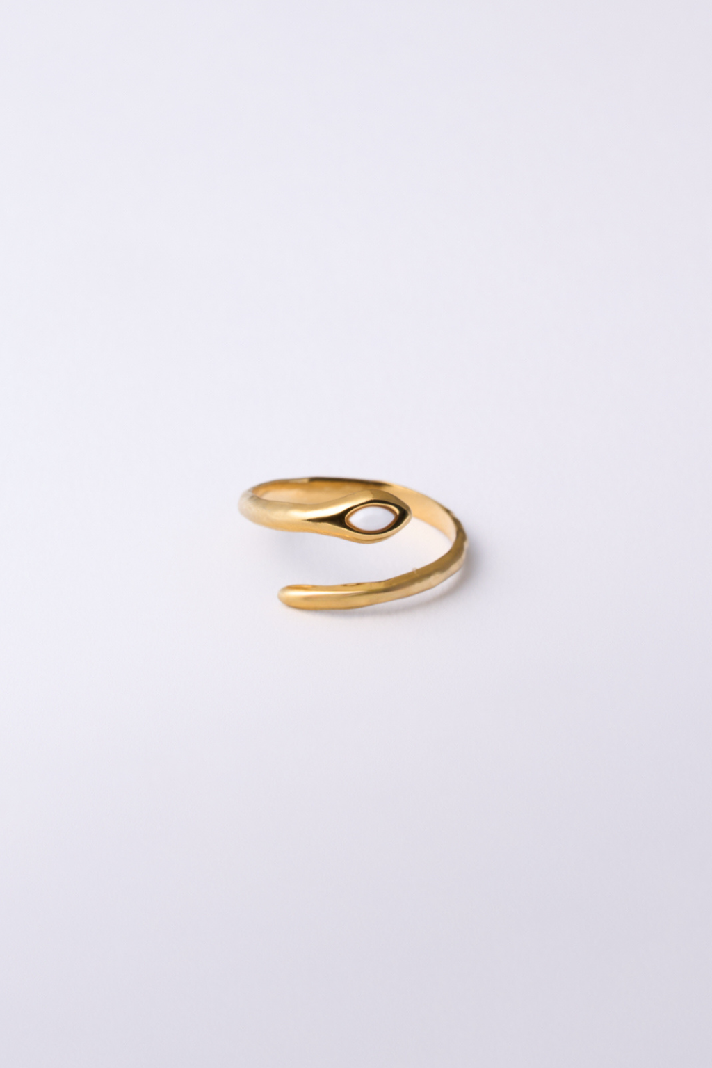 Gold white gem ring, sweatproof and hypoallergenic, perfect for active individuals