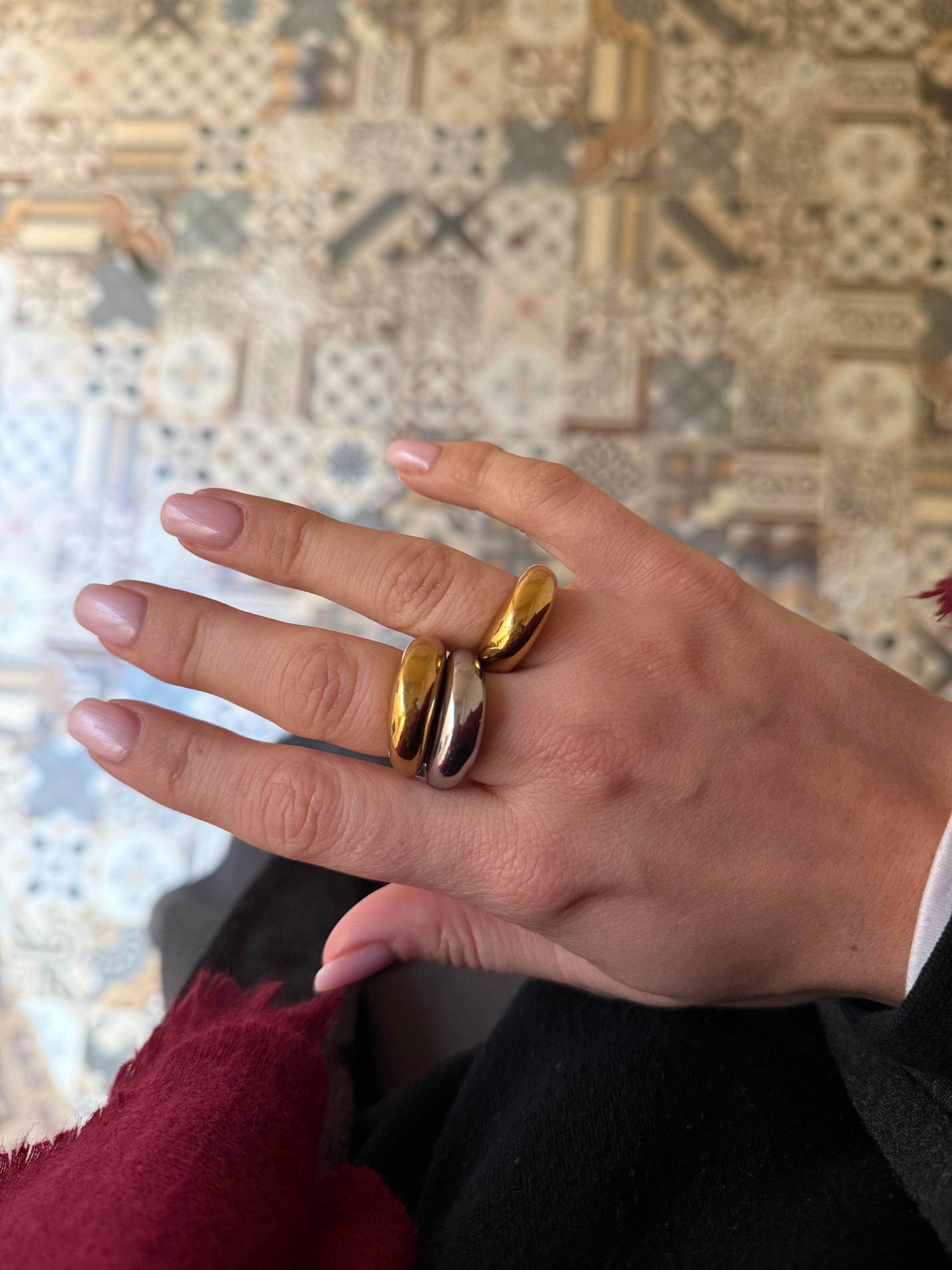 Effortless Autumn Glamour: Your Gold Jewellery Capsule Wardrobe